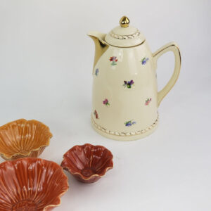 Loja Casa Canto - Garrafas Térmicas - Garrafa Térmica Porcelana Nina Bege com Detalhes Dourado BTC