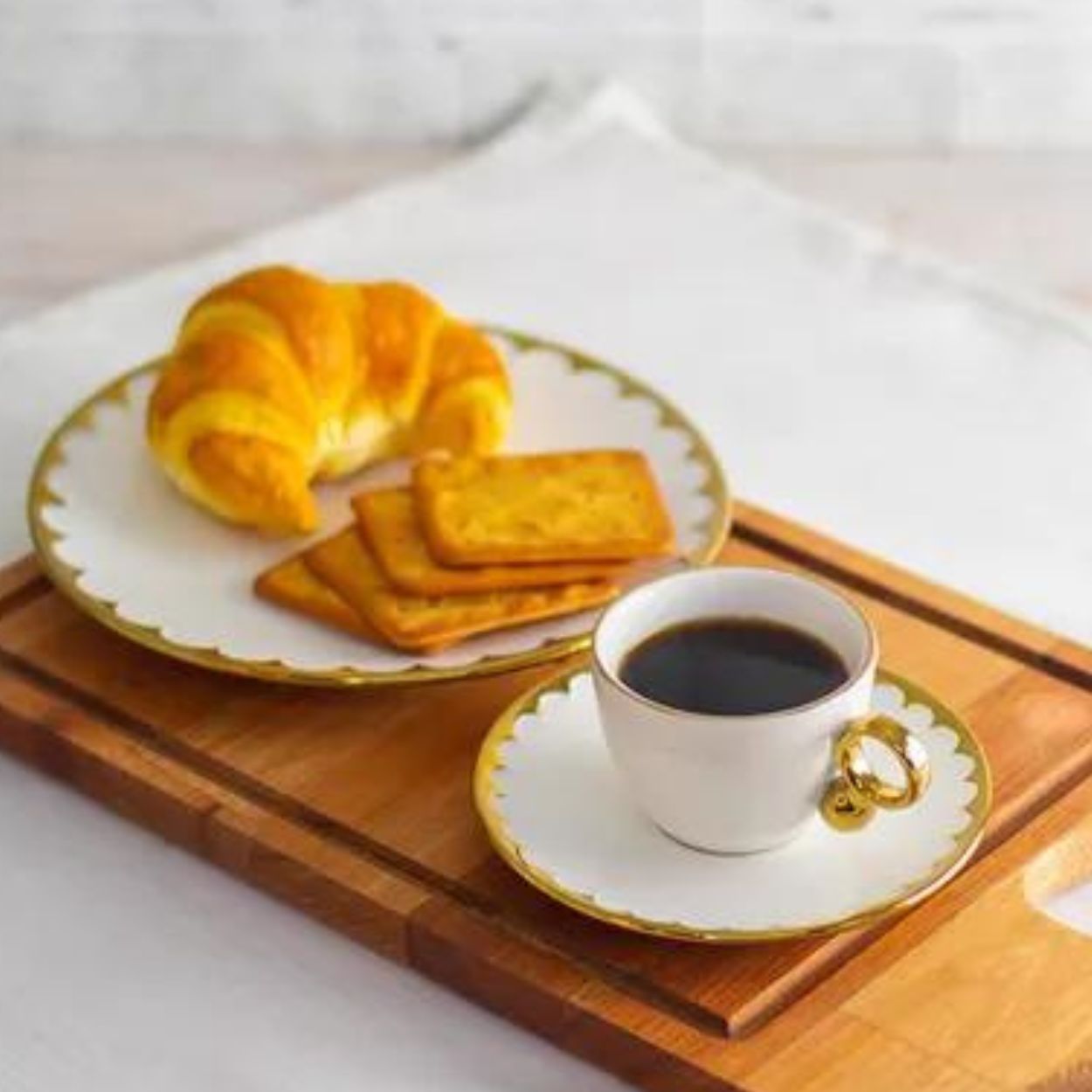 Xícara Chá e Prato Sobremesa 18pç EGG Branca Fio Dourado Porcelana Wolff - Image 4