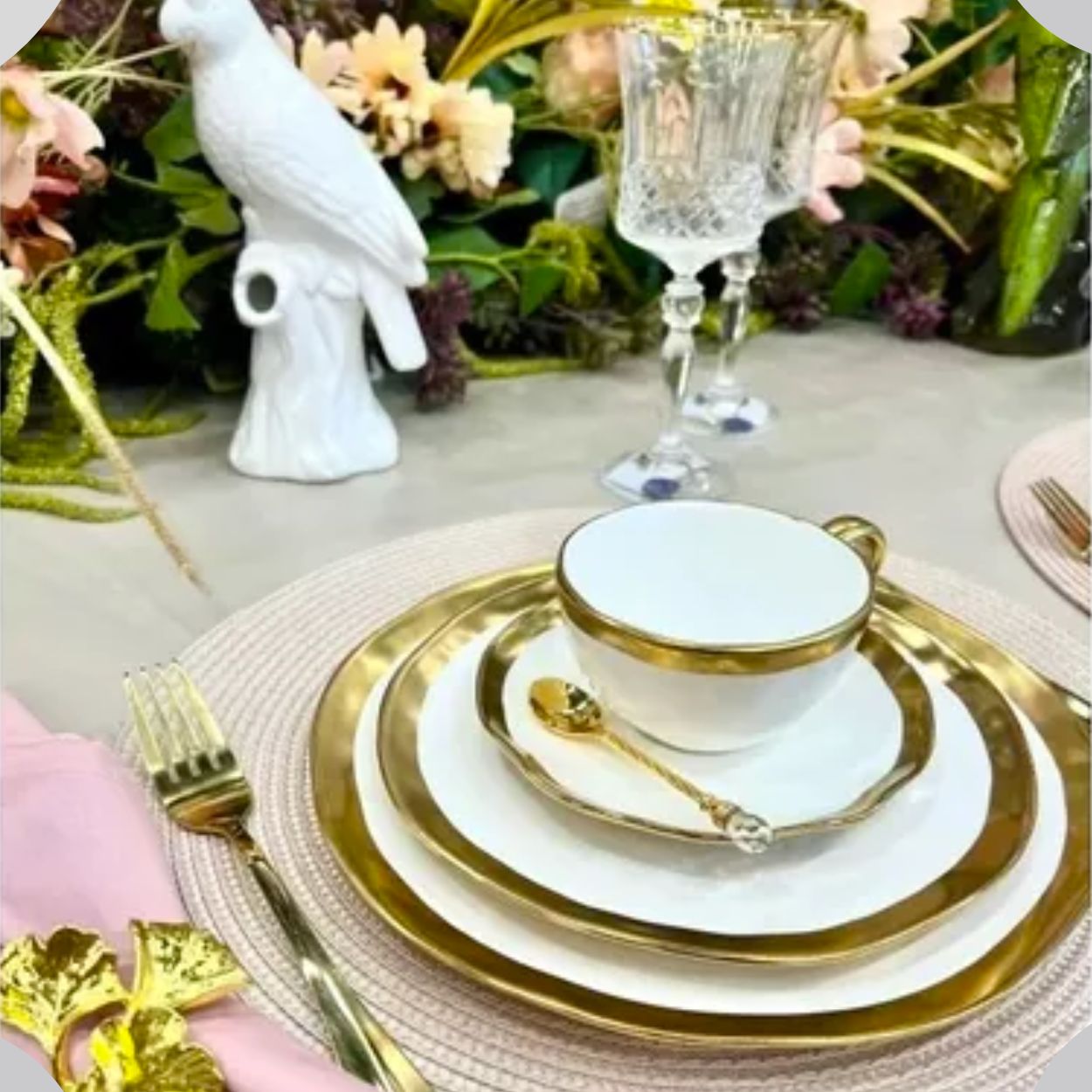 Prato Raso de Porcelana Branco e Dourado 6un Dubai - Image 3