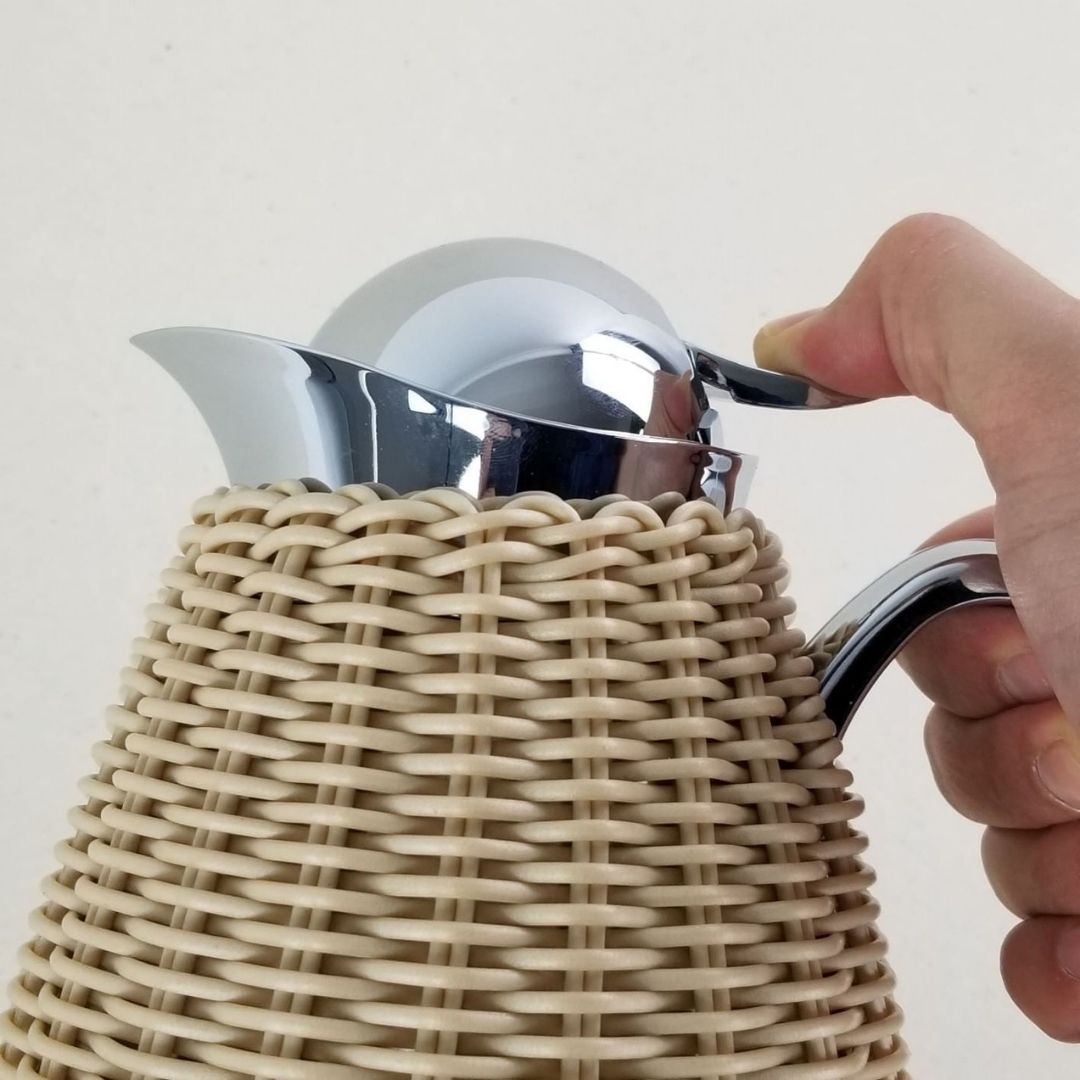 Garrafa Térmica Aço Inox Revestida com Rattan Fibra Plastica Bege 1,5L Bon Gourmet - Image 2