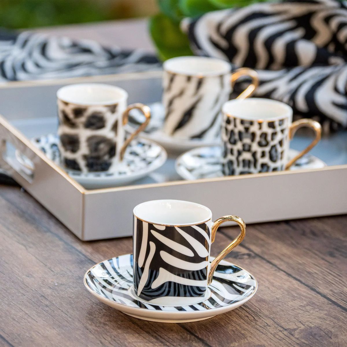 Jogo Xícaras para Café Aretha Porcelana New Bone Sortidas e Dourado 100ml 4un L'hermitage - Image 3