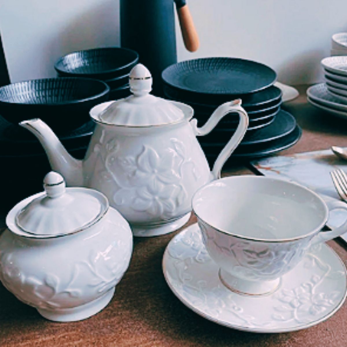 Jogo para Chá 14pç Scarlet Porcelana New Bone China Branco e Dourado L'Hermitage - Image 3